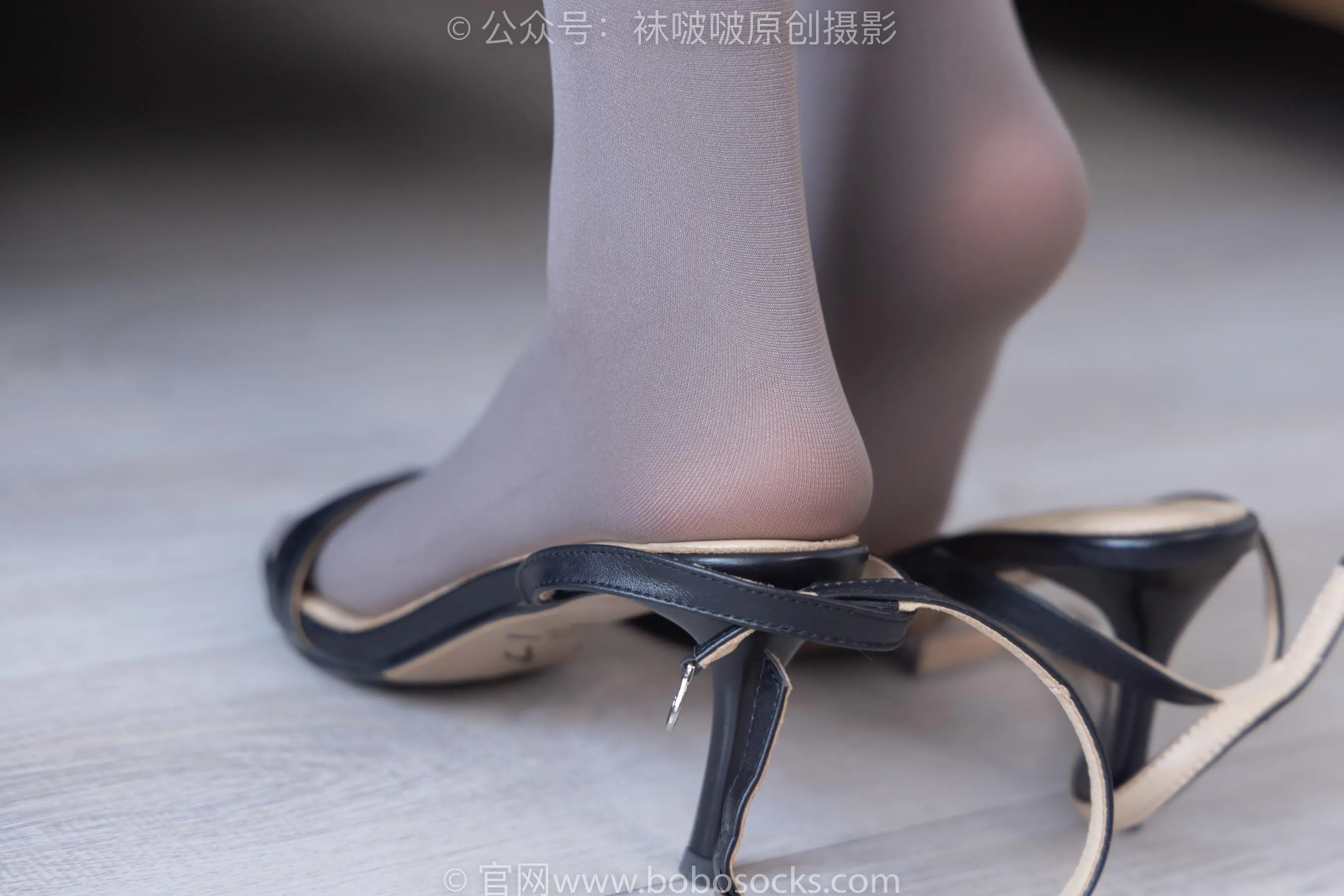 [BoBoSocks袜啵啵]NO.225 稚予-两双高跟鞋、厚灰丝[24] [46P]插图9
